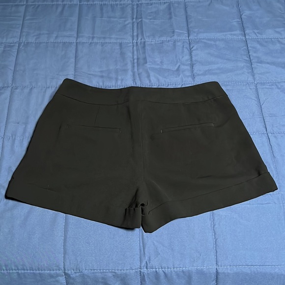 EXPRESS SHORTS - Picture 6 of 7